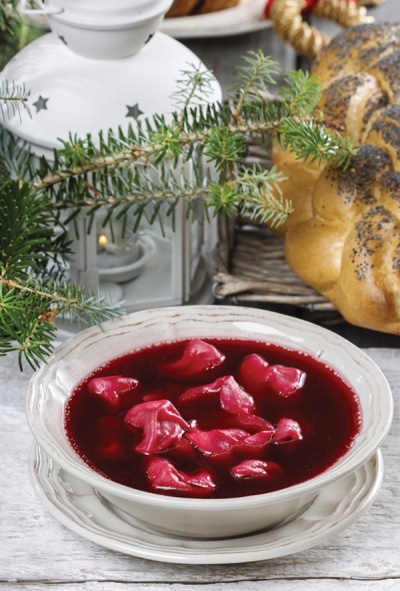 Christmas borscht with dumplings